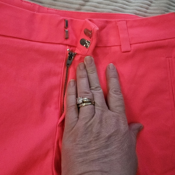 a.n.a Women's Bright Pink Twill Shorts Size 10 - Picture 3 of 8